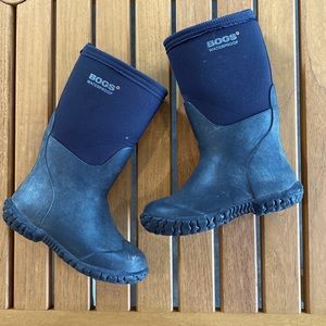 Kids 11 BOGS waterproof VEEY good condition!